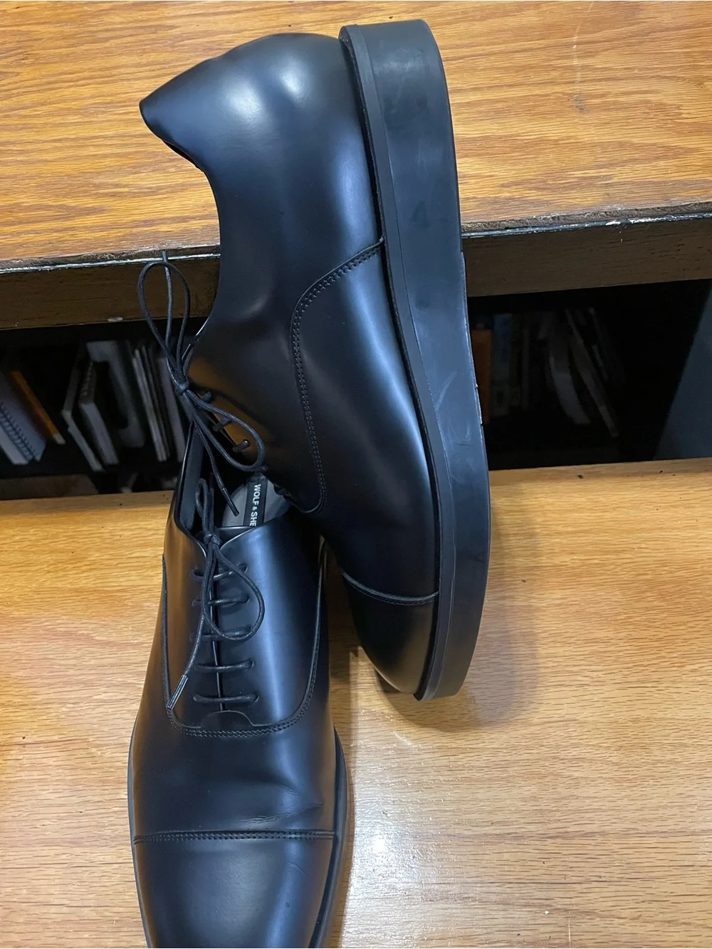 Wolf & Shepherd Closer Leather Oxford, in Black